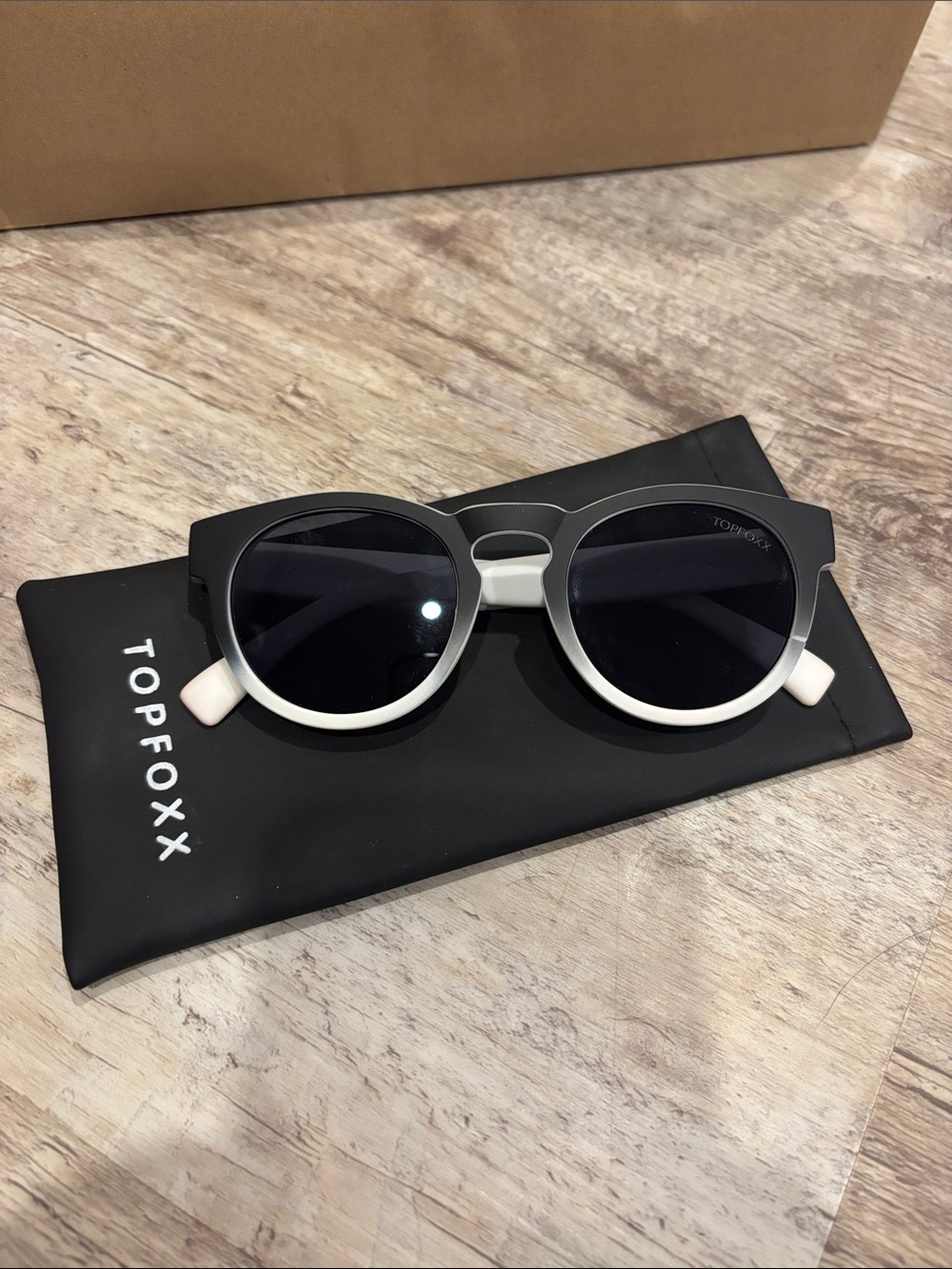 Topfoxx Black and White Round Frame Sunglasses